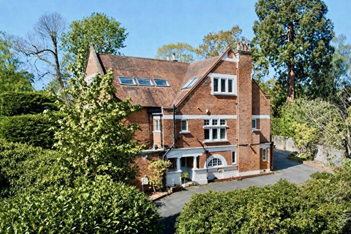 3 Bedroom Apartment For Sale In Brackendale Road, Camberley, Surrey, GU15