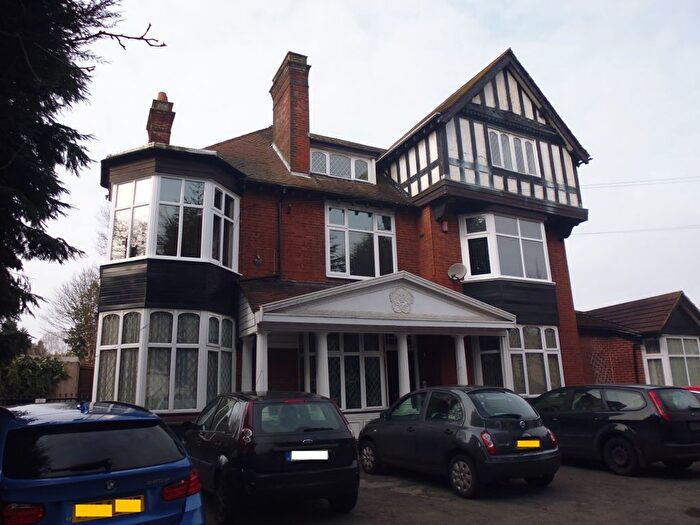 3 Bedroom Flat To Rent In Yardley Wood Road, Birmingham, B13