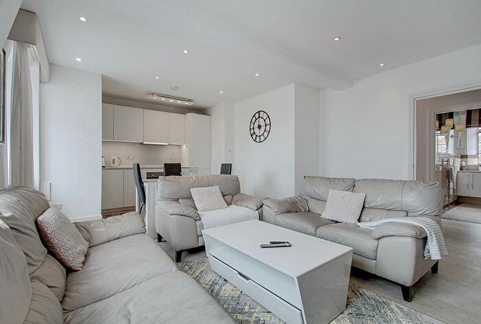 2 Bedroom Flat To Rent In Seymour Street, London, W1H