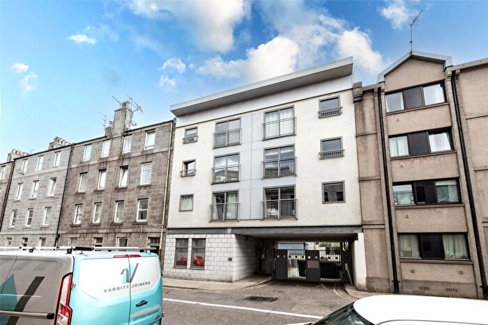 2 Bedroom Flat To Rent In Charlotte Street, Aberdeen, AB25