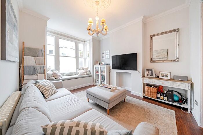 2 Bedroom Flat For Sale In Chelverton Road, London, SW15