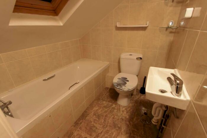 3 Bedroom Apartment To Rent In Lyndhurst Road, London, N22