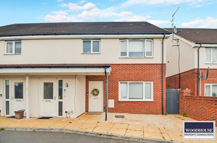 2 Bedroom Maisonette For Sale In Beazley Court, Cheshunt, EN8