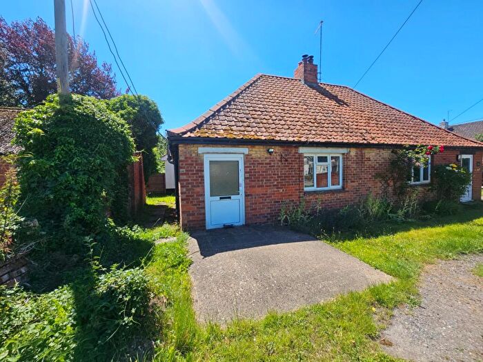 1 Bedroom Bungalow For Sale In High Street, Winterbourne Stoke, Salisbury, Wiltshire, SP3