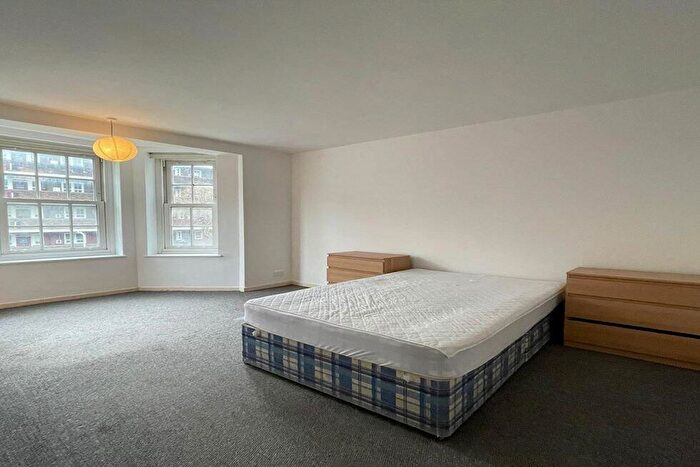 4 Bedroom Flat To Rent In Glasshouse Walk, Vauxhall, SE11