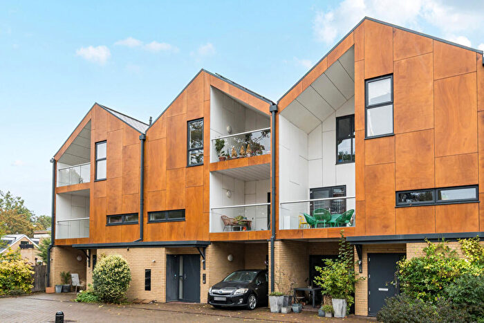 2 Bedroom Apartment For Sale In Woodview Mews, London, SE19