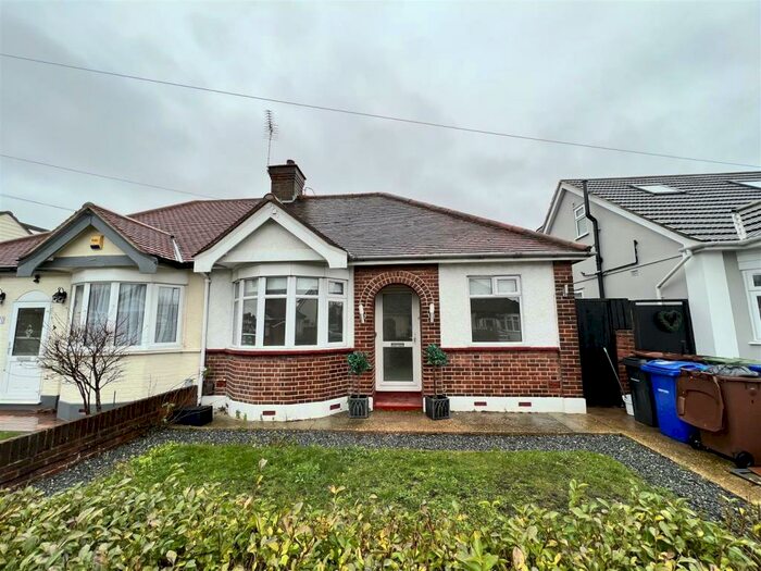 2 Bedroom Bungalow To Rent In Gordon Road, Grays, Essex, RM16