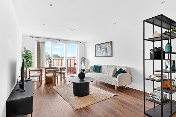 1 Bedroom Apartment For Sale In Market Street, Bracknell, Berkshire, RG12