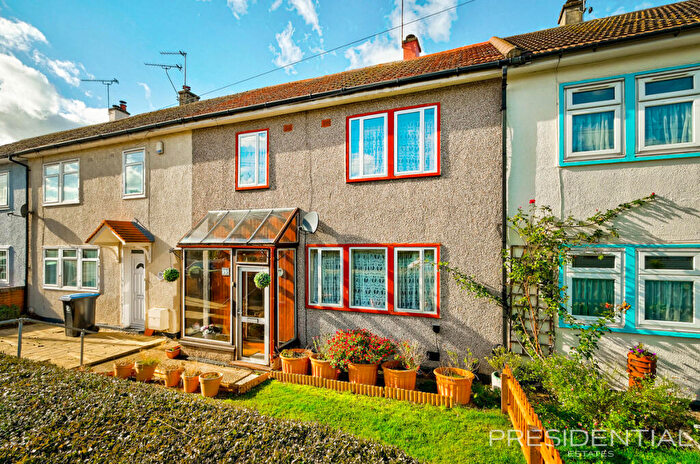 3 Bedroom Terraced House For Sale In Colebrook Lane, Loughton, IG10