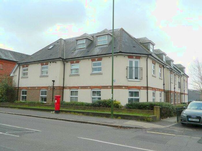 2 Bedroom Flat To Rent In Jaratt Court, Horsham, RH13