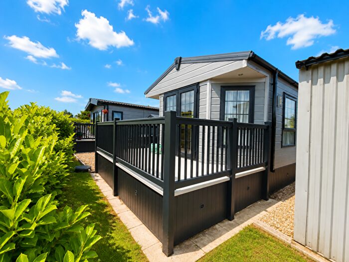 2 Bedroom Mobile Home For Sale In Heron Orchard Holiday Park, Frostley Gate, PE12