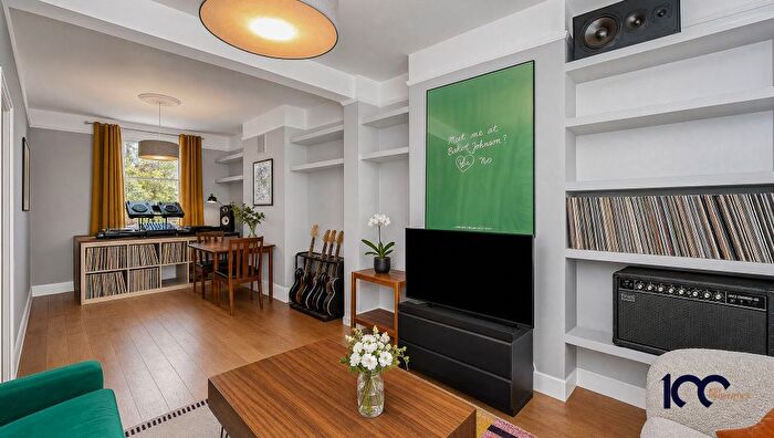 3 Bedroom Terraced House For Sale In Bushberry Road, London, E9 - Photo 3