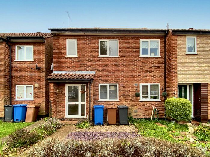 3 Bedroom Semi-Detached House To Rent In Rushbury Close, Ipswich, IP4