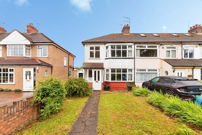 3 Bedroom Semi-Detached House For Sale In Green Lanes, Hatfield, AL10