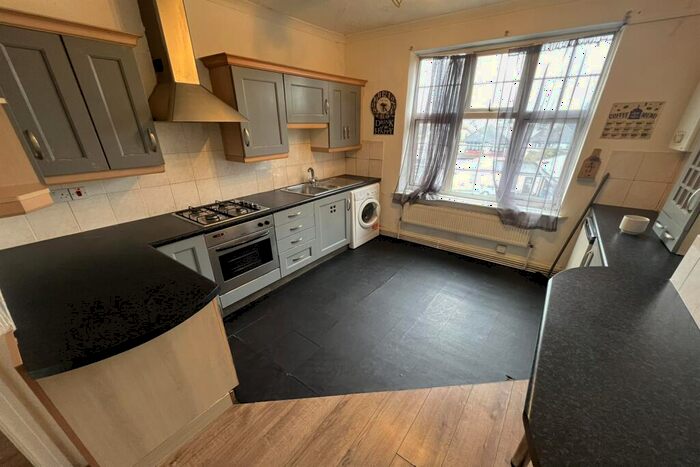 1 Bedroom Flat To Rent In Bedroom Nd Floor Flat In Westcliff On Sea, SS0