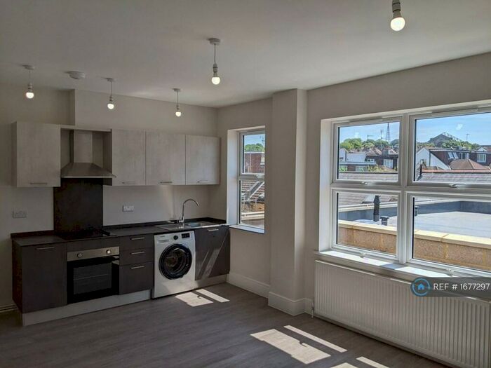 3 Bedroom Flat To Rent In Alexandra Park Road, Muswell Hill, N10