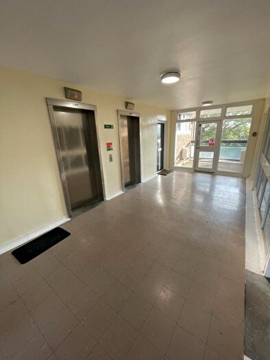 1 Bedroom Flat For Sale In Larchwood House, Baywood Square, Chigwell, Essex, IG7