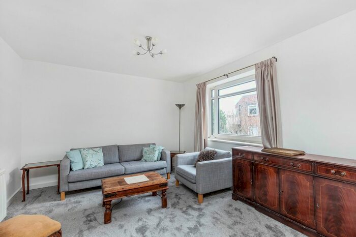 2 Bedroom Flat To Rent In Cromwell Court, Kingston Hill, Kingston Upon Thames, Surrey, KT2