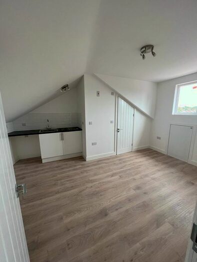 1 Bedroom Studio To Rent In High Road Leyton, London, E15