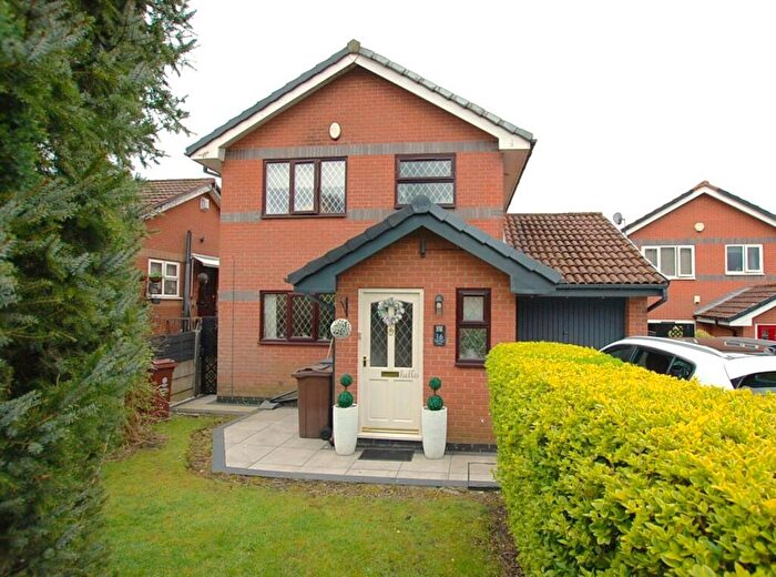 3 Bedroom Detached House For Sale In Mills Farm Close, Oldham, Greater Manchester, OL8