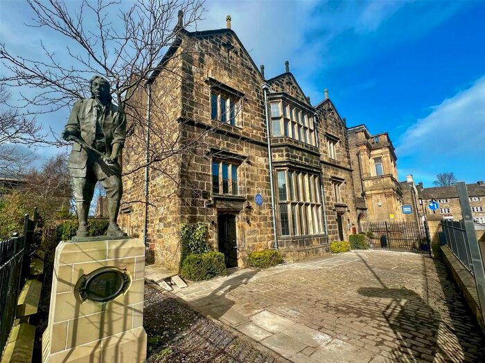2 Bedroom Flat To Rent In Manor Square, Otley, Uk, LS21