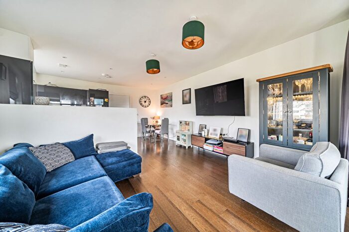 2 Bedroom Flat For Sale In Relph Court, Ealing, Kenneth Way, W5