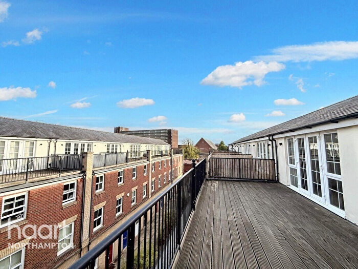 5 Bedroom Town House For Sale In Sheep Street, Northampton, NN1