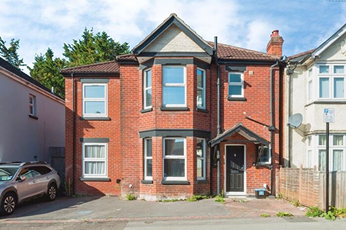 5 Bedroom Detached House For Sale In Cedar Road, Southampton, SO14