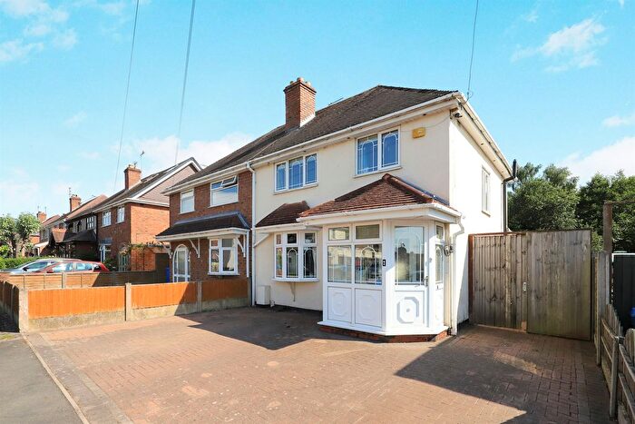 3 Bedroom Semi-Detached House For Sale In South Crescent, Featherstone, Wolverhampton, WV10