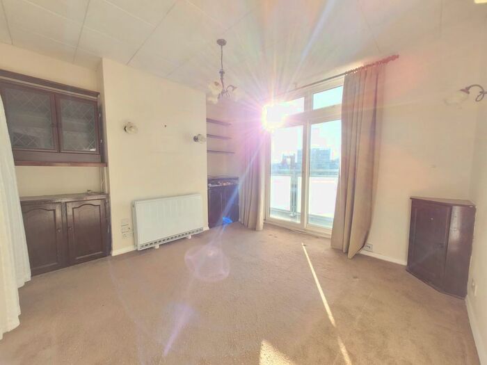 2 Bedroom Flat To Rent In Angel Close, Edmonton, N18