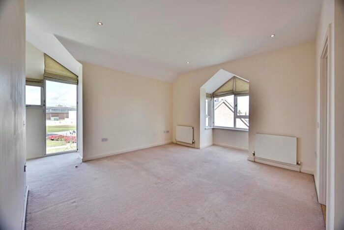 3 Bedroom Town House For Sale In Braeburn Way, Kings Hill, West Malling, ME19