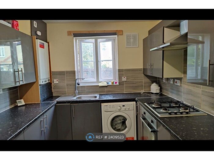 4 Bedroom Terraced House To Rent In Tollgate Road, London, E6
