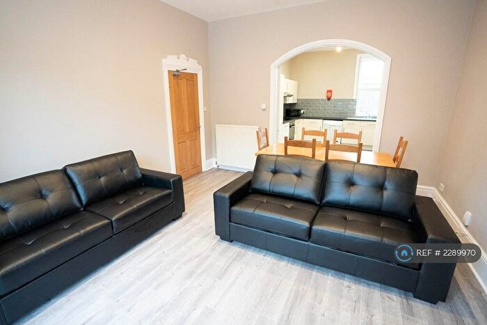 6 Bedroom Semi-Detached House To Rent In Hill Lane, Southampton, SO15