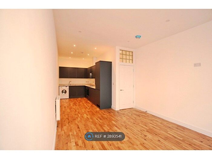 3 Bedroom Flat To Rent In Braddons Hill Road West, Torquay, TQ1