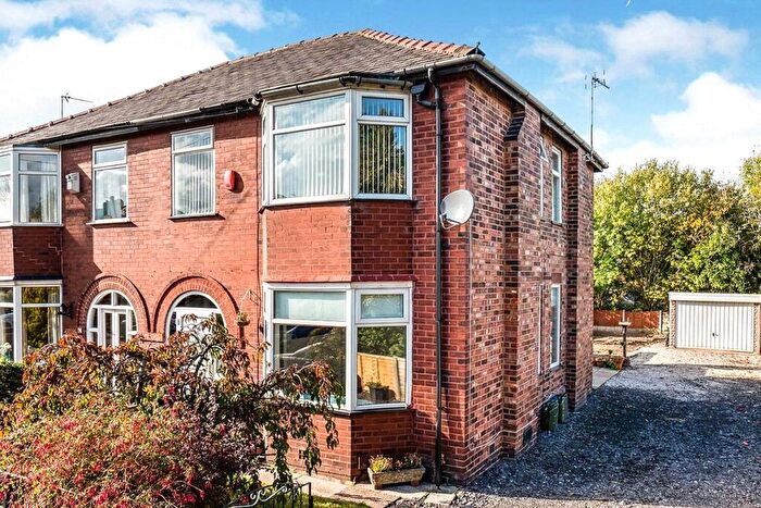 3 Bedroom Semi-Detached House For Sale In Rivington Avenue, Pendlebury, Swinton, Manchester, M27