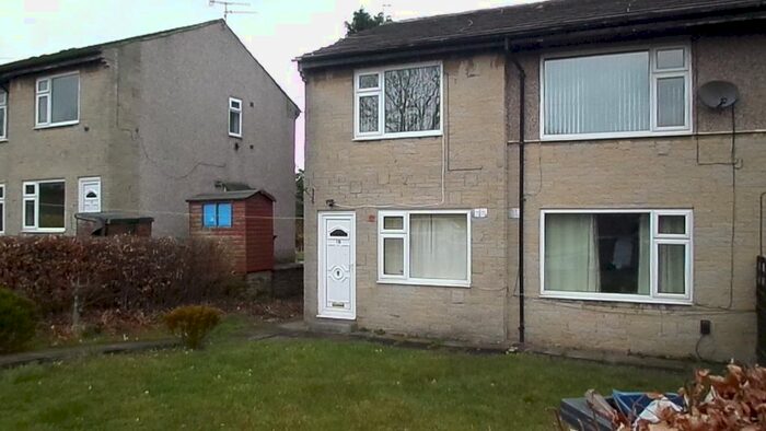 2 Bedroom Flat To Rent In Pasture Walk, Bradford, BD14