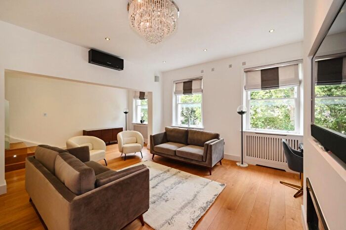 3 Bedroom Flat To Rent In Lowndes Square, Belgravia, SW1X