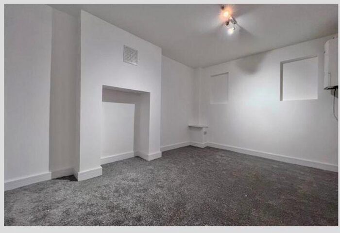 1 Bedroom Flat To Rent In Godstone Road, Kenley, CR8