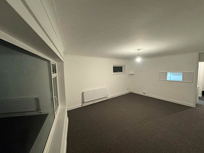 2 Bedroom Flat To Rent In Sandringham Court Winn Road, Sandringham Court, Winn Road, Southampton, SO17