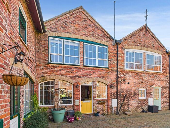 3 Bedroom Terraced House For Sale In Selby Road, Howden, DN14