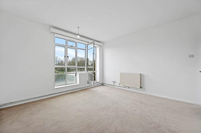 2 Bedroom Flat To Rent In Paddenswick Court, Ravenscourt Park, London, W6