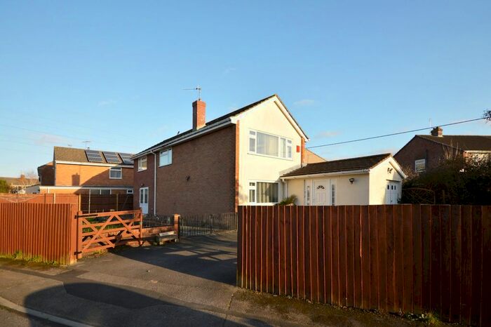 4 Bedroom Detached House For Sale In Graitney Close, Cleeve, Bristol, BS49