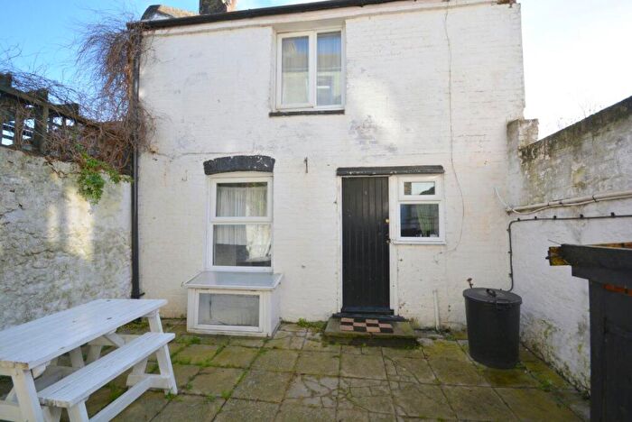 1 Bedroom Flat To Rent In Trinity Square, Margate, CT9