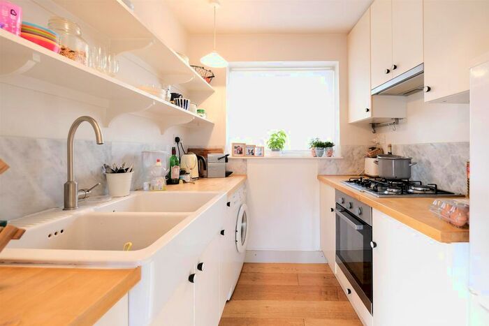 2 Bedroom Block Of Flats To Rent In Upper East Hayes, Bath BA1