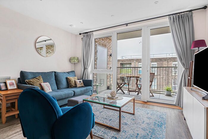 2 Bedroom Flat For Sale In Armstrong Road, Littlemore, Oxford, OX4