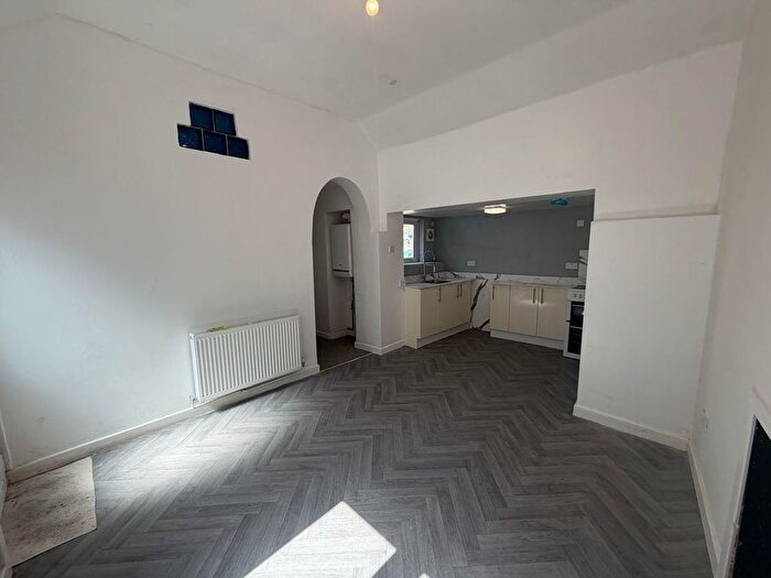 1 Bedroom Flat For Sale In New Road, Skewen, Neath, SA10