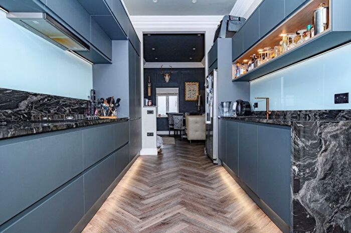 3 Bedroom Town House For Sale In Dragon Road, Hatfield, AL10