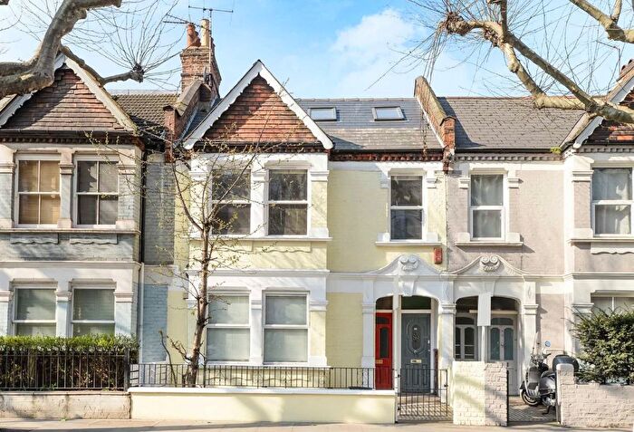 4 Bedroom Flat For Sale In Wandsworth Bridge Road, Fulham, SW6