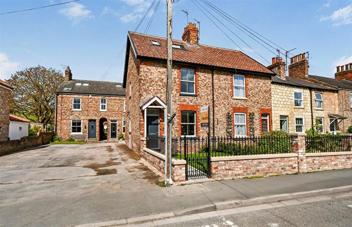 3 Bedroom Terraced House For Sale In Main Street, Bishopthorpe, YO23