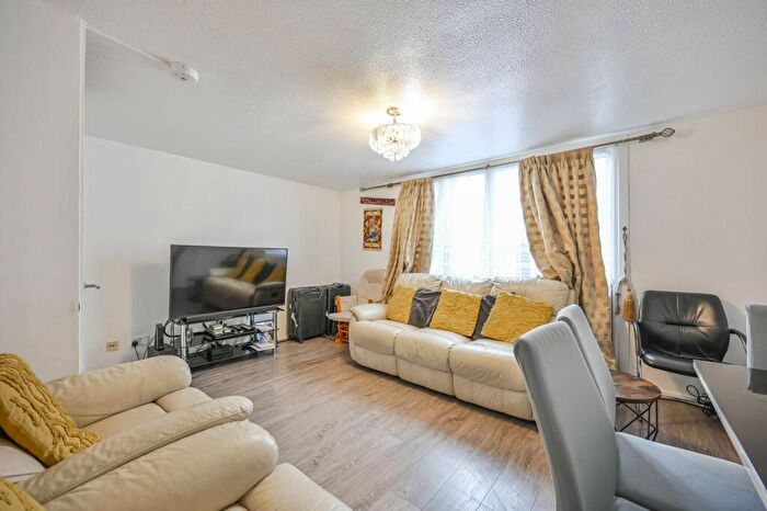 3 Bedroom Maisonette For Sale In Acacia Road, London, , Wood Green, London, N22